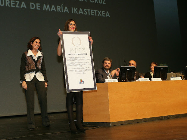 mikeldi-Qdeplata-calidad-educativa-premio Entrega de premio Q de Calidad