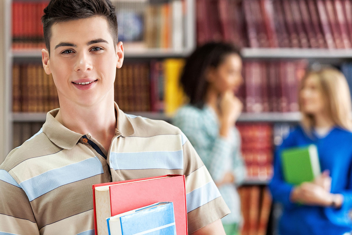 Alumno de Mikeldi estudiando FP